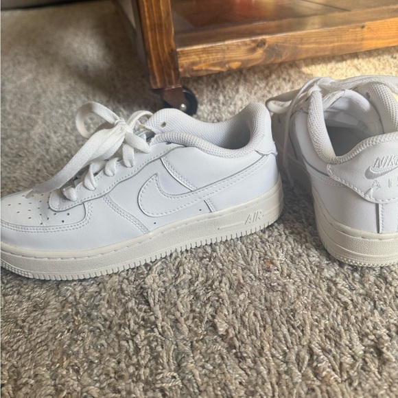 Nike Air Force One  White Sneakers - Picture 4 of 6